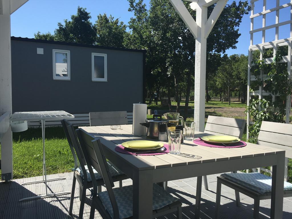 Micanovi Dvori Mobile Home Village Zrmanja オブロヴァツ エクステリア 写真