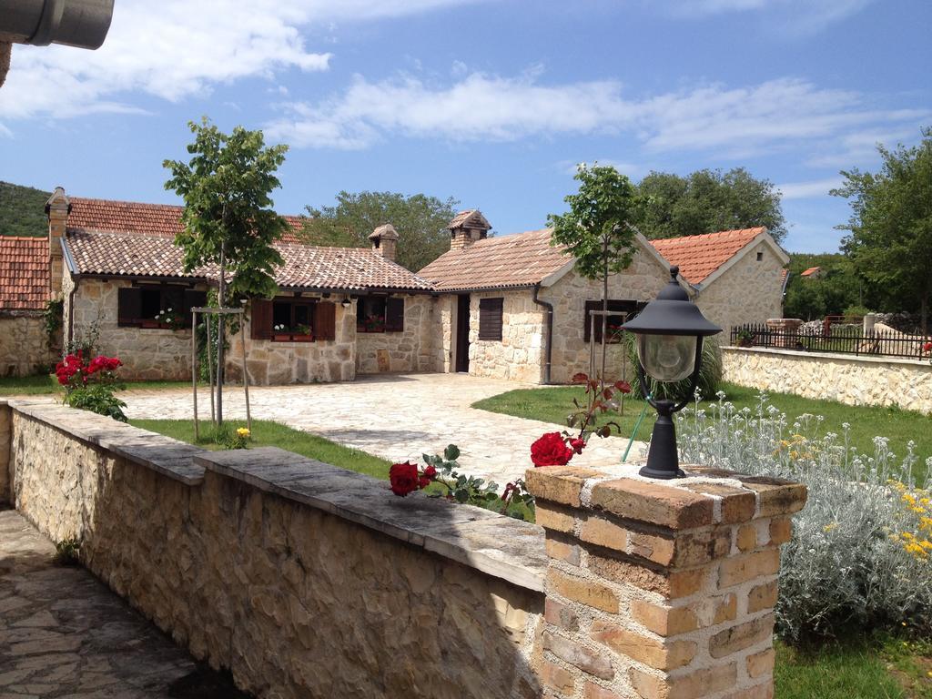 Micanovi Dvori Mobile Home Village Zrmanja オブロヴァツ エクステリア 写真